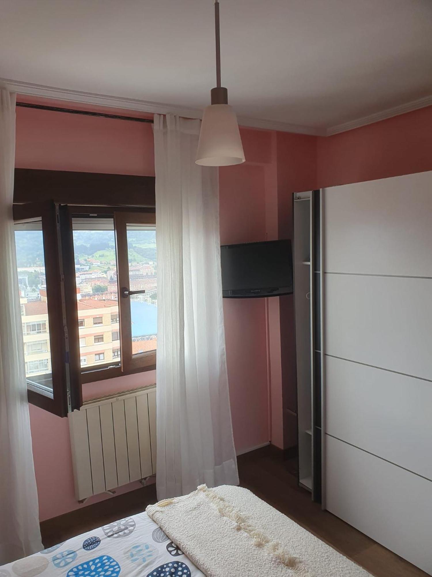 Vistas Monte Naranco Apartamento Con Parking 5Euros Al Dia Oviedo Exterior photo